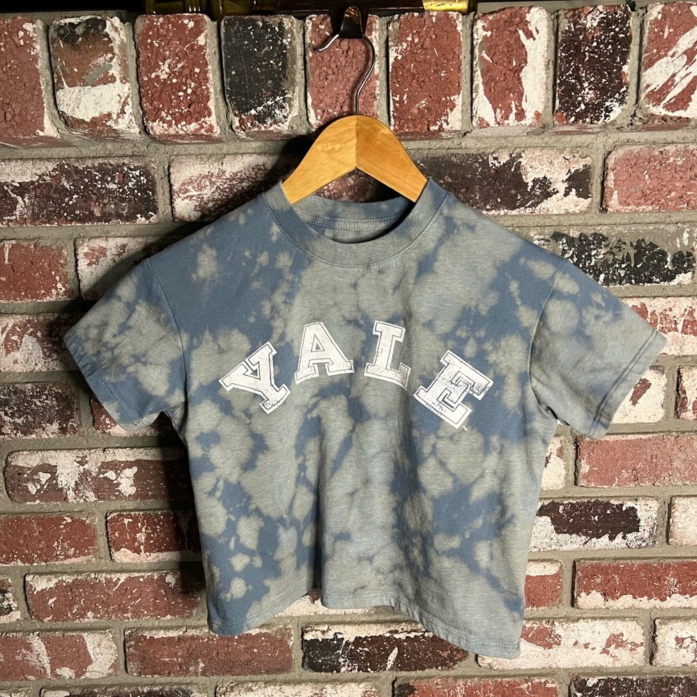 Young Girls “YALE” bleach Tiedye Sky Blue Crop Top. Women’s XS